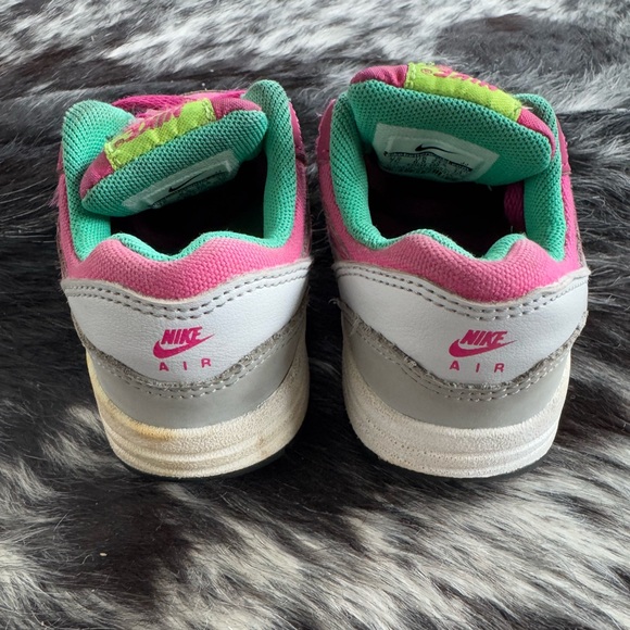 Nike Air Sneakers - Picture 4 of 6